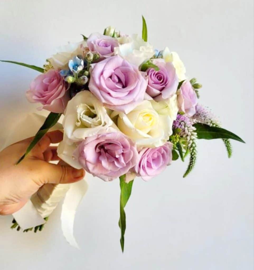 משלוח פרחים בגבעתיים